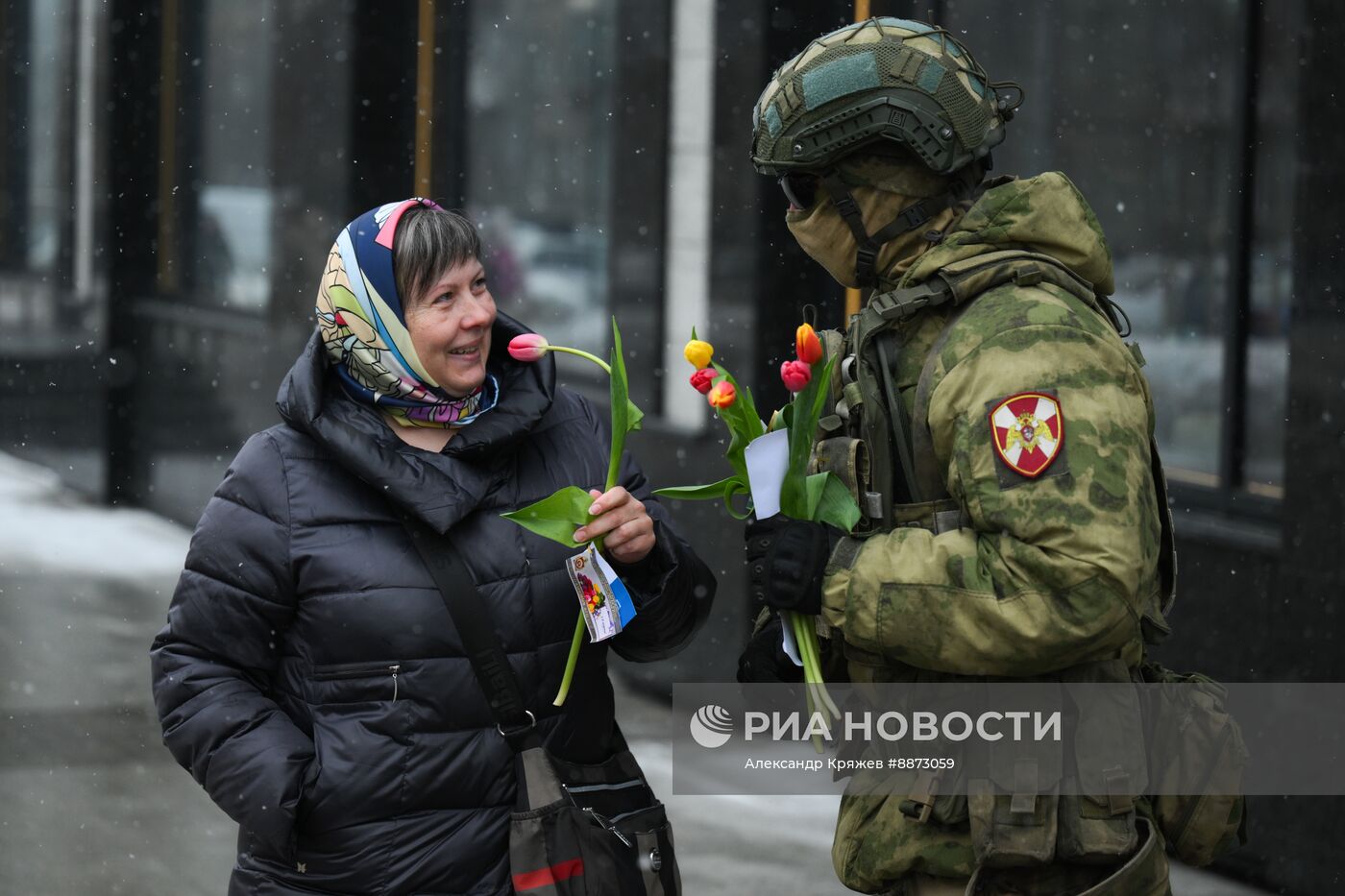 Поздравление женщин с наступающим 8 Марта 