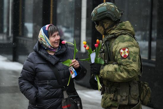 Поздравление женщин с наступающим 8 Марта 