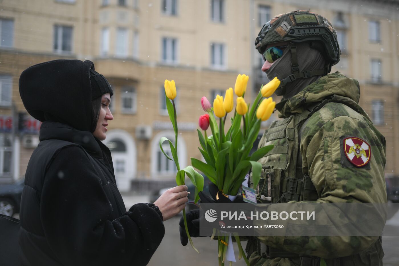 Поздравление женщин с наступающим 8 Марта 