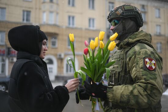 Поздравление женщин с наступающим 8 Марта 