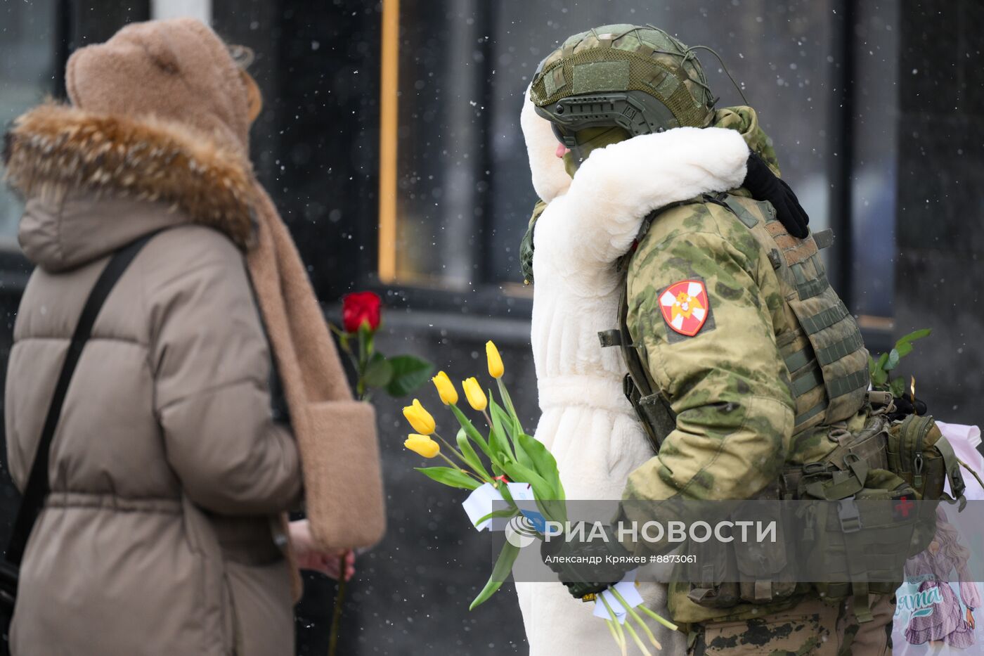 Поздравление женщин с наступающим 8 Марта 