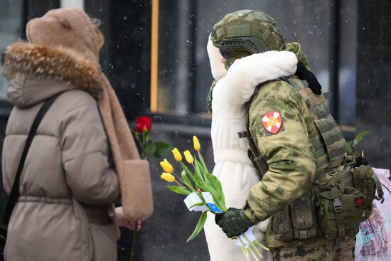 Поздравление женщин с наступающим 8 Марта 