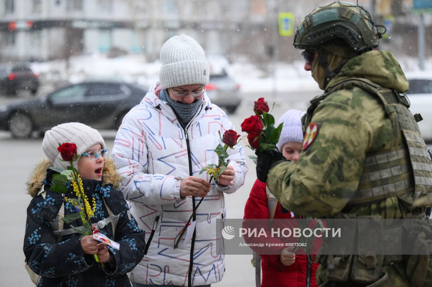 Поздравление женщин с наступающим 8 Марта 