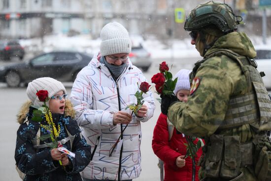 Поздравление женщин с наступающим 8 Марта 