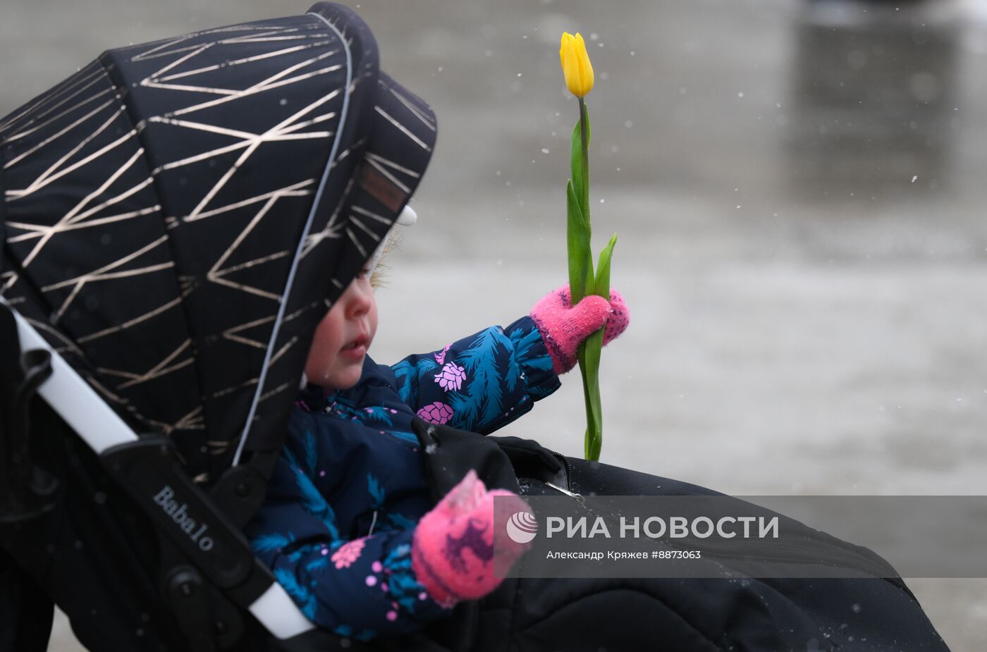 Поздравление женщин с наступающим 8 Марта 