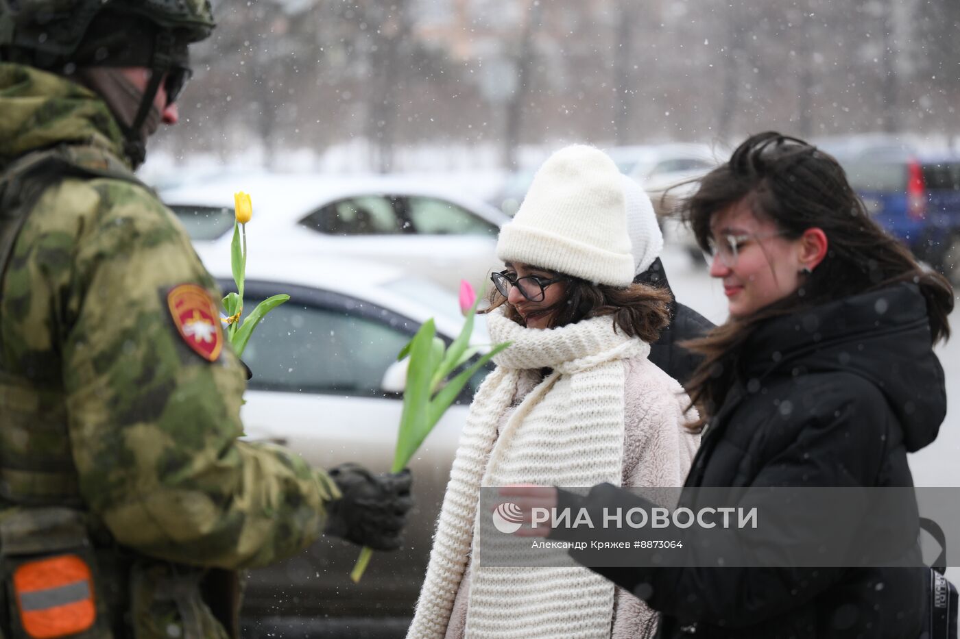 Поздравление женщин с наступающим 8 Марта 