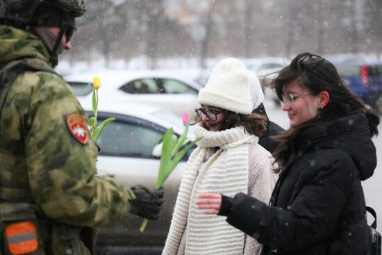 Поздравление женщин с наступающим 8 Марта 