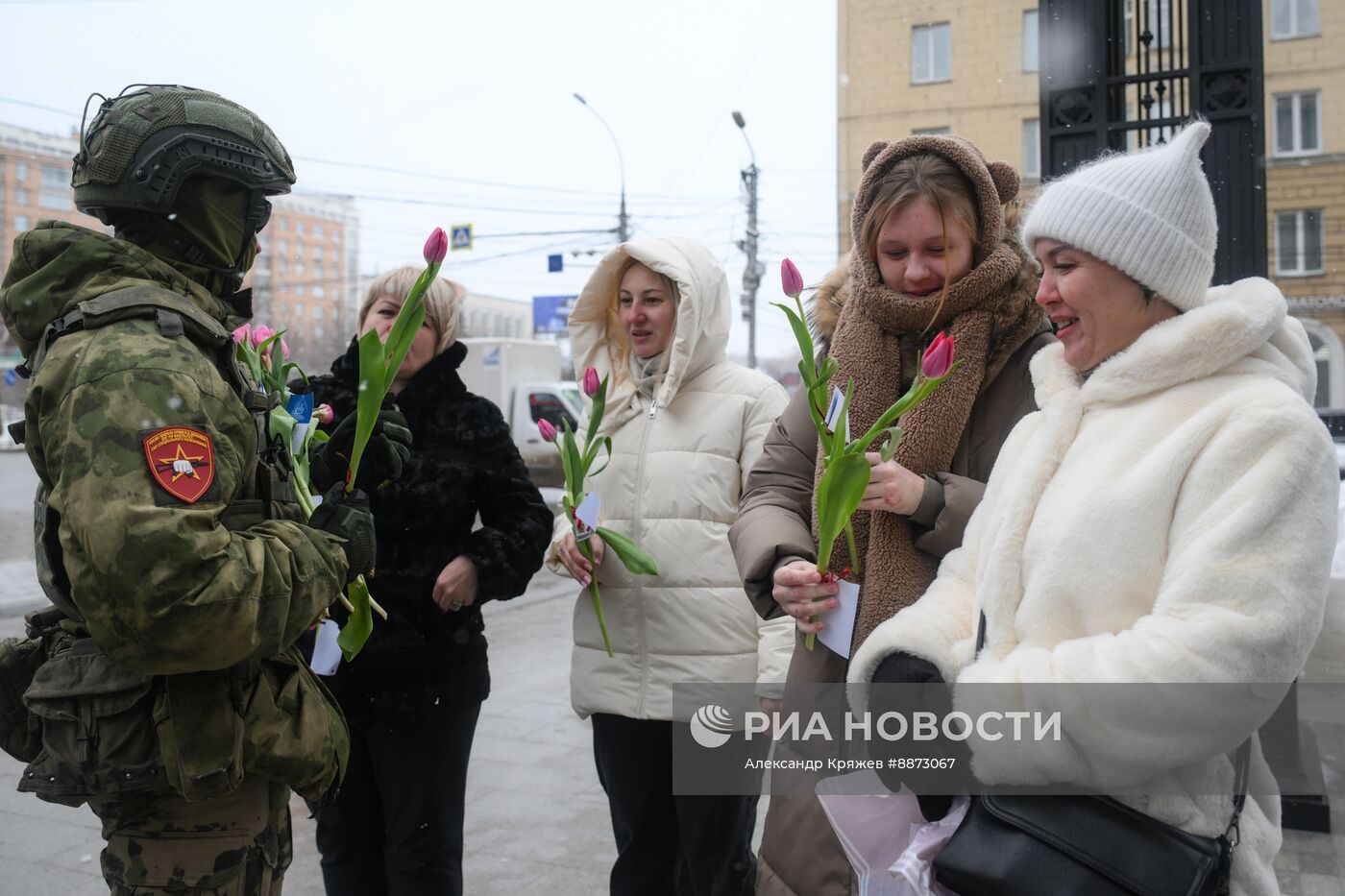 Поздравление женщин с наступающим 8 Марта 