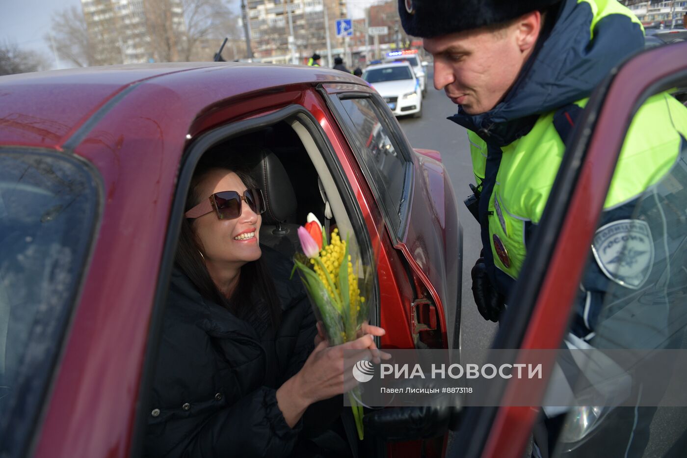 Поздравление женщин с наступающим 8 Марта 