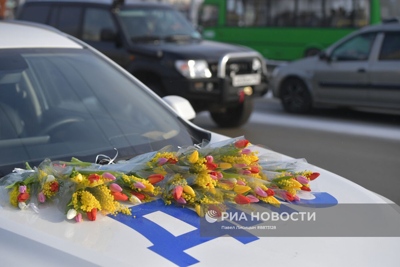 Поздравление женщин с наступающим 8 Марта 