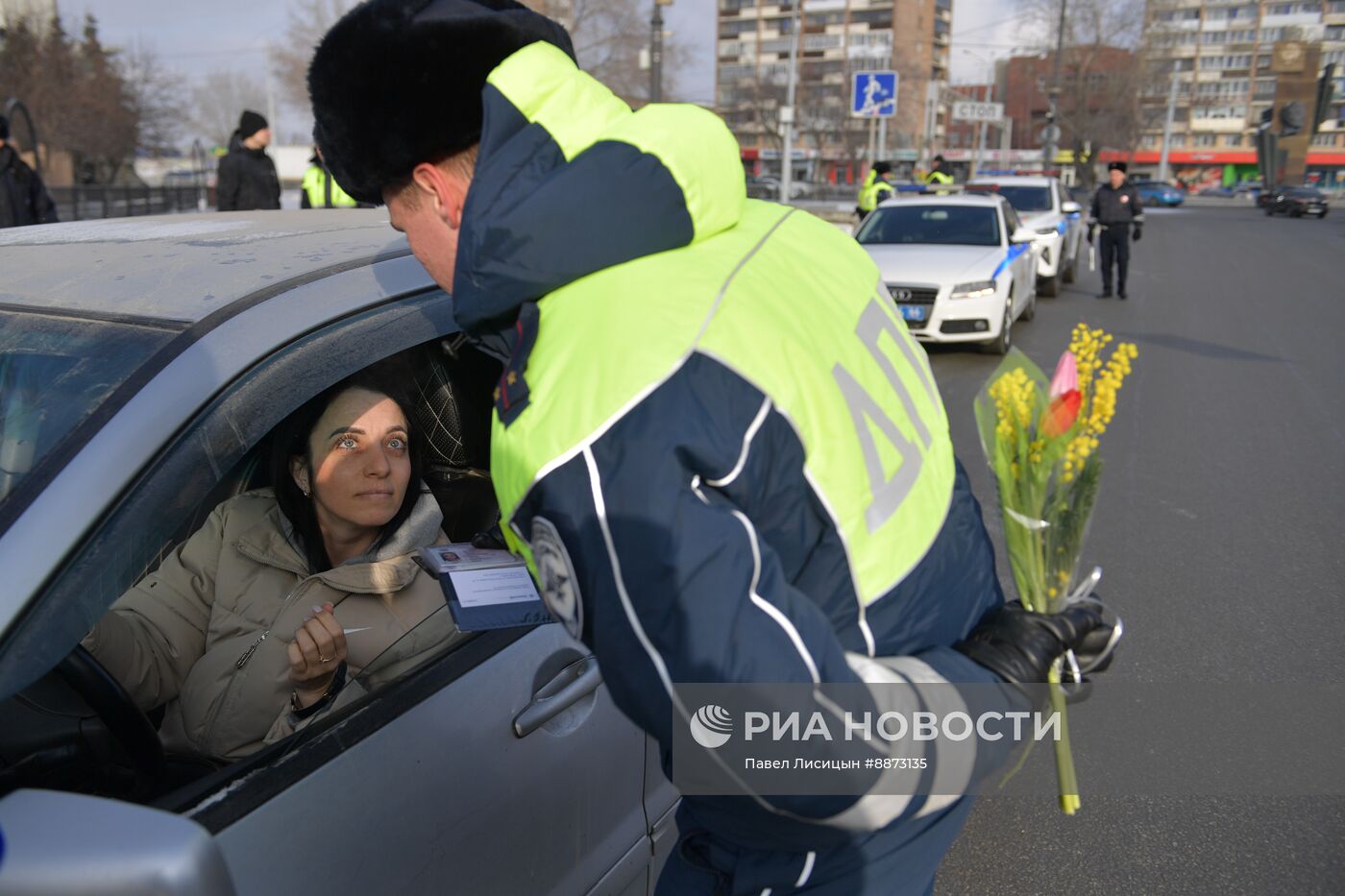 Поздравление женщин с наступающим 8 Марта 