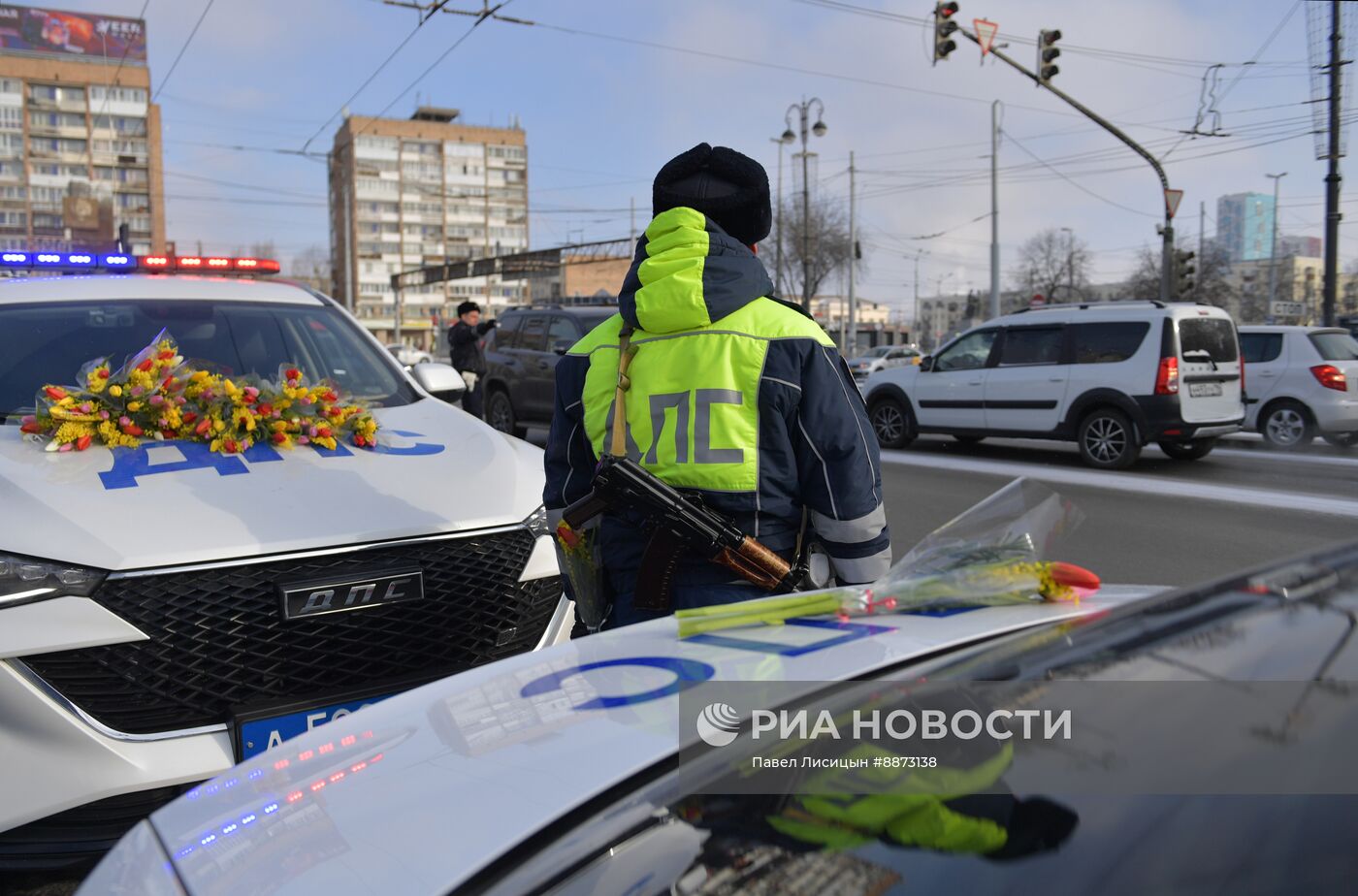 Поздравление женщин с наступающим 8 Марта 