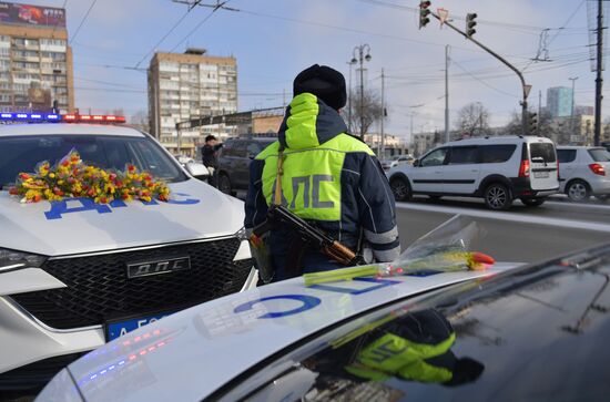 Поздравление женщин с наступающим 8 Марта 