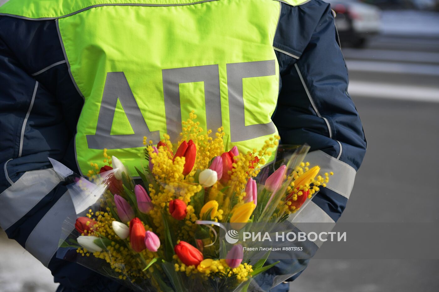 Поздравление женщин с наступающим 8 Марта 