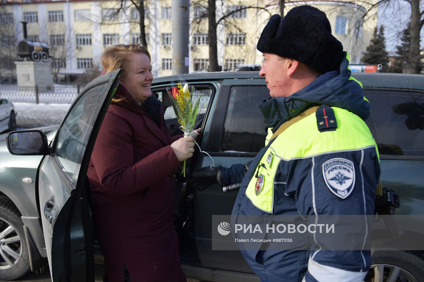 Поздравление женщин с наступающим 8 Марта 