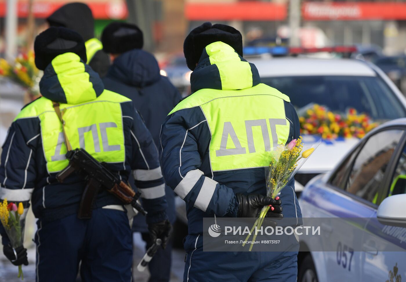 Поздравление женщин с наступающим 8 Марта 