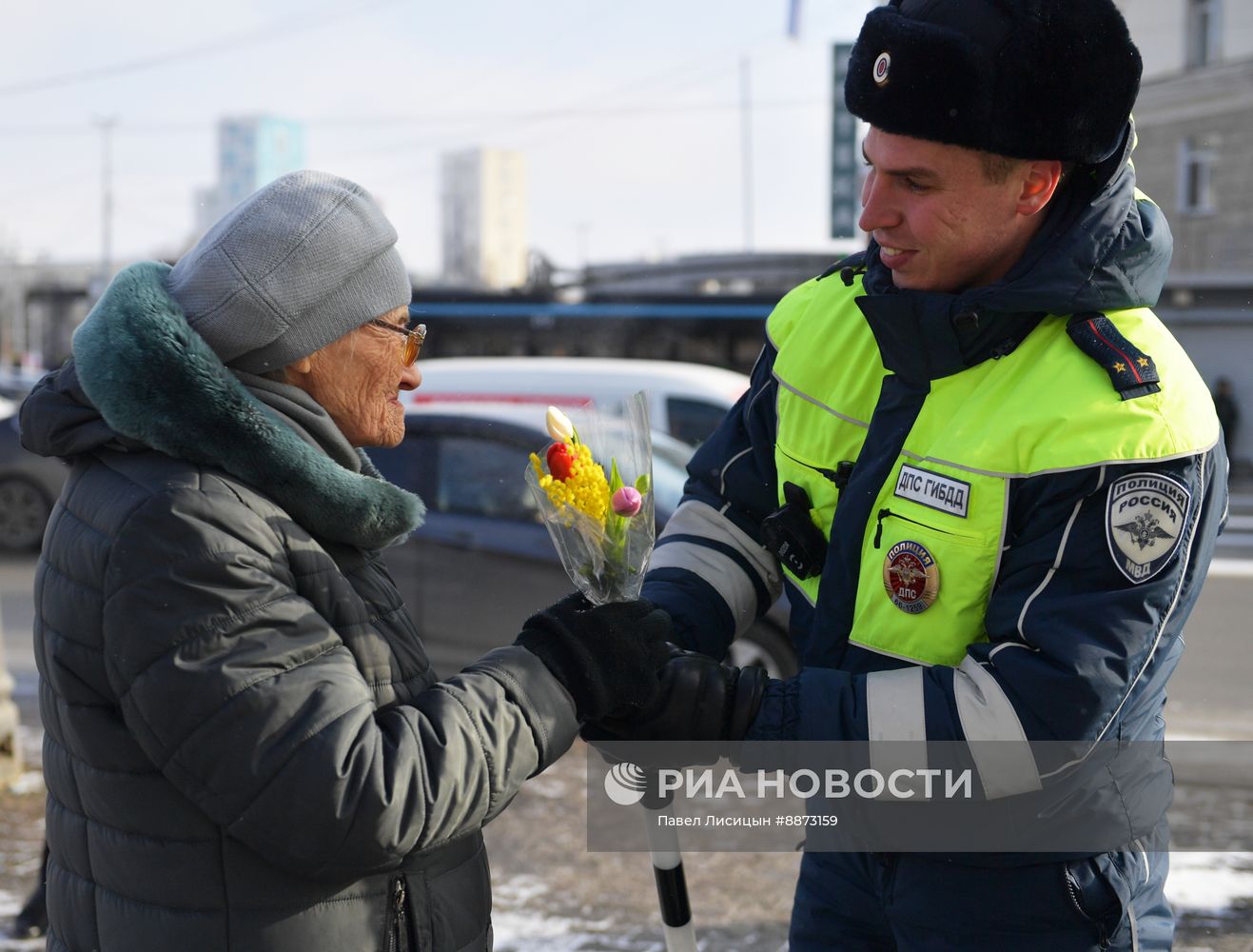 Поздравление женщин с наступающим 8 Марта