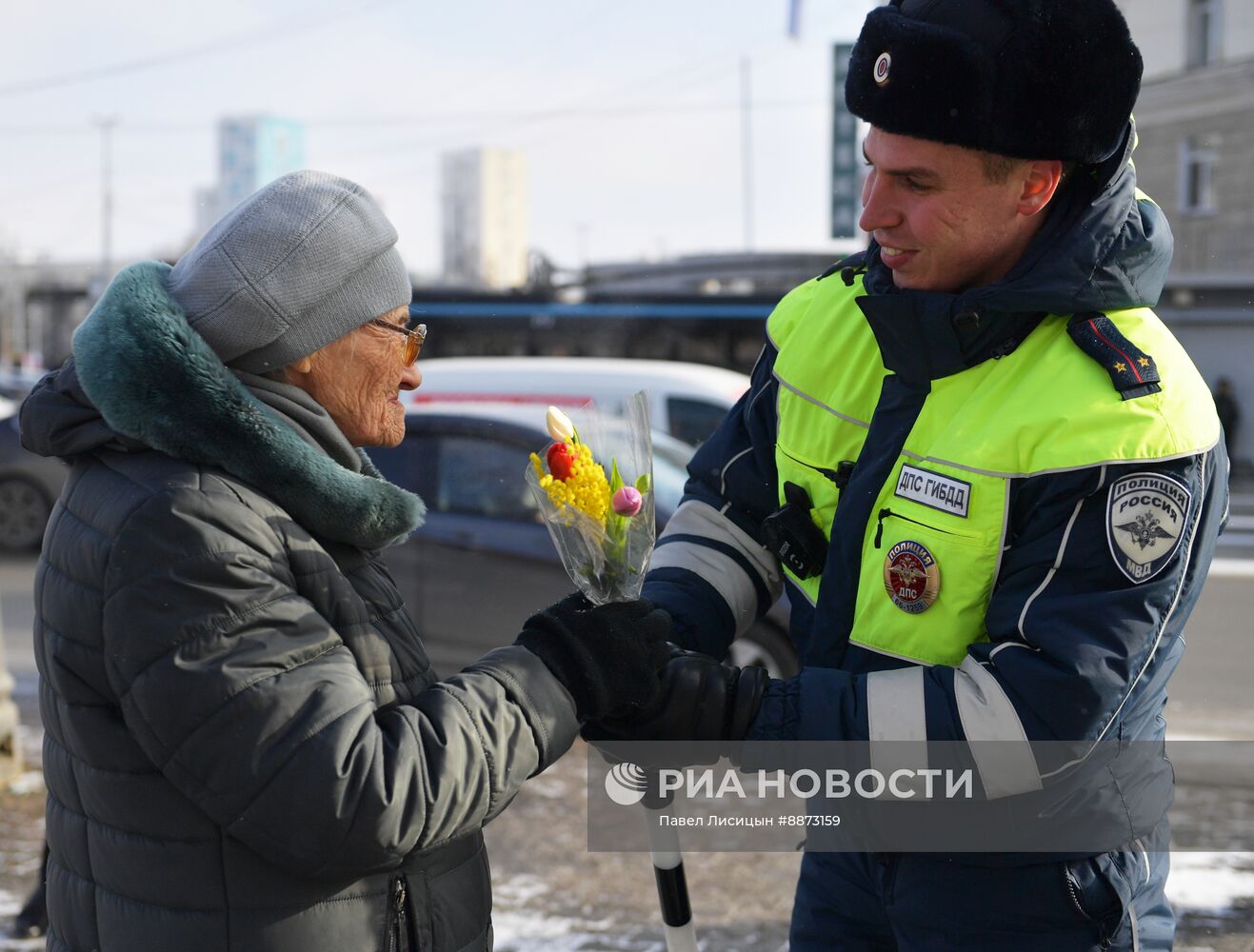 Поздравление женщин с наступающим 8 Марта 