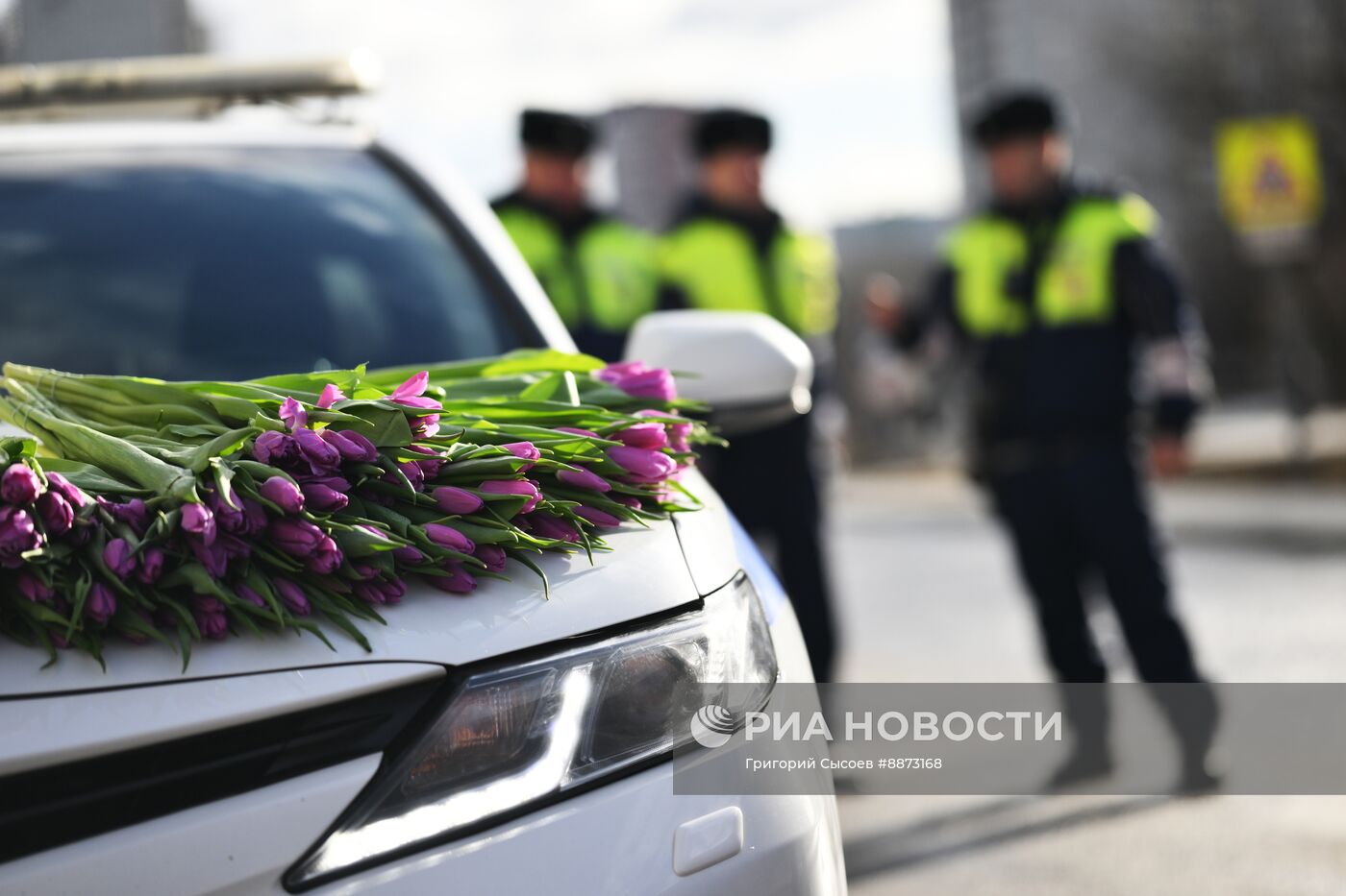 Поздравление женщин с наступающим 8 Марта 