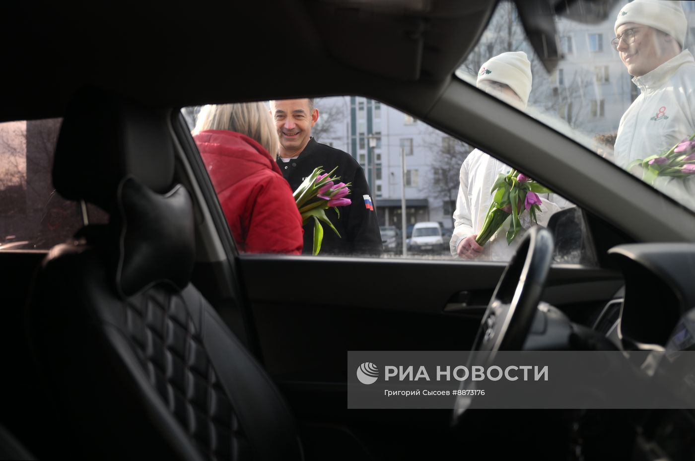 Поздравление женщин с наступающим 8 Марта