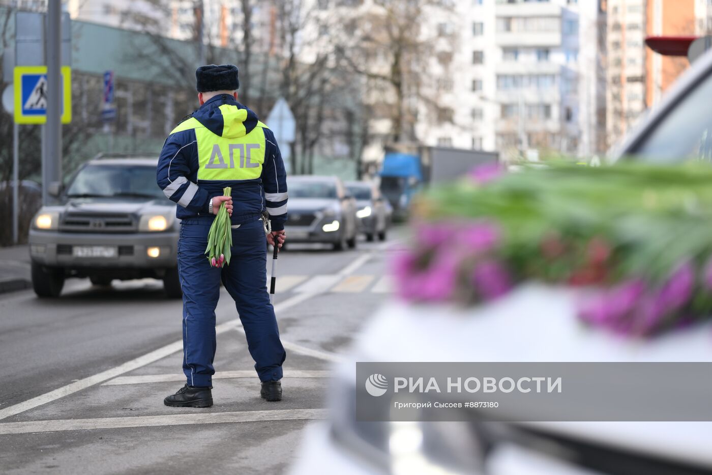 Поздравление женщин с наступающим 8 Марта 