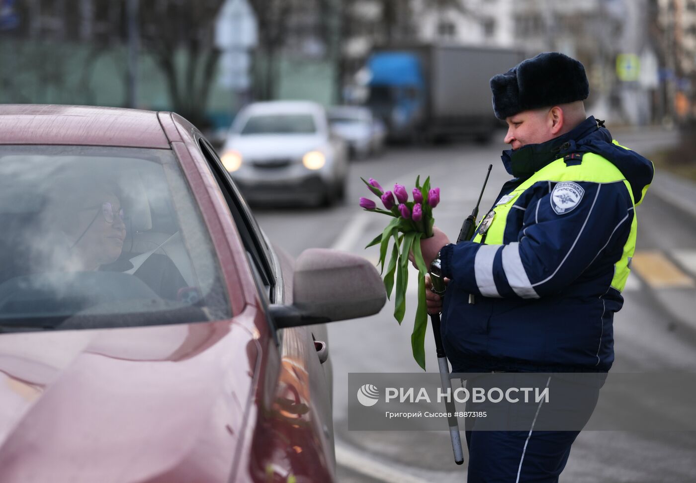 Поздравление женщин с наступающим 8 Марта 