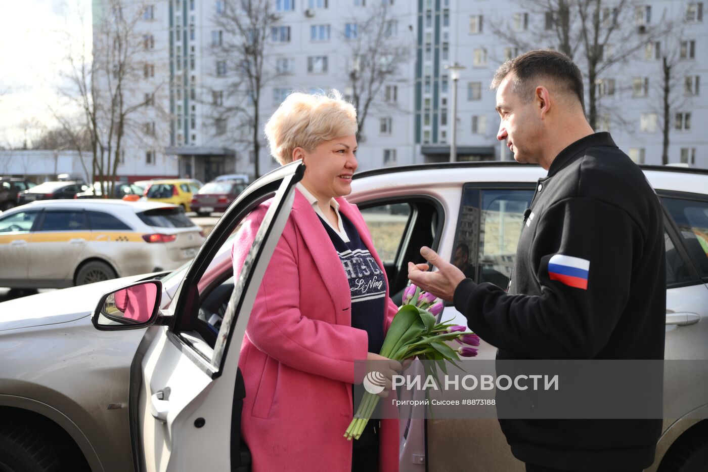 Поздравление женщин с наступающим 8 Марта 