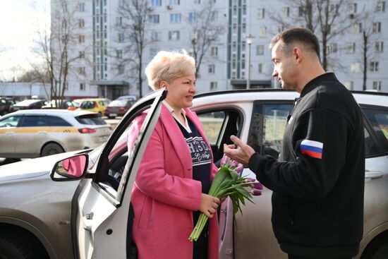 Поздравление женщин с наступающим 8 Марта 