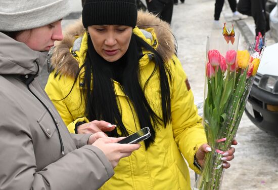 Поздравление женщин с наступающим 8 Марта 