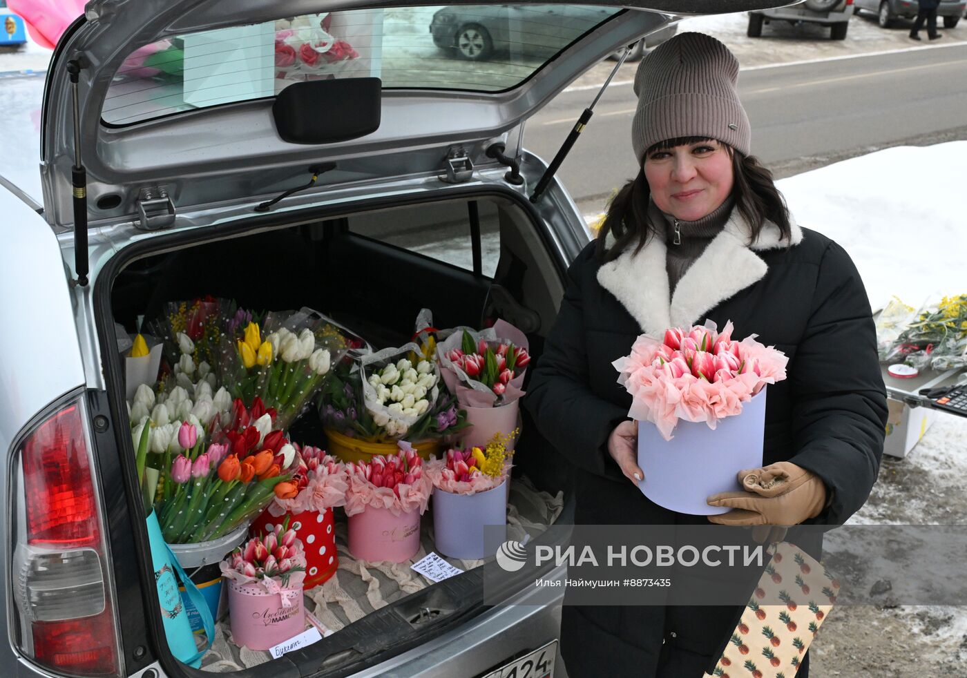 Поздравление женщин с наступающим 8 Марта 