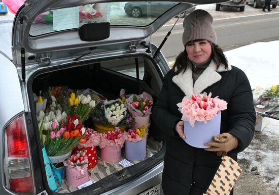 Поздравление женщин с наступающим 8 Марта 