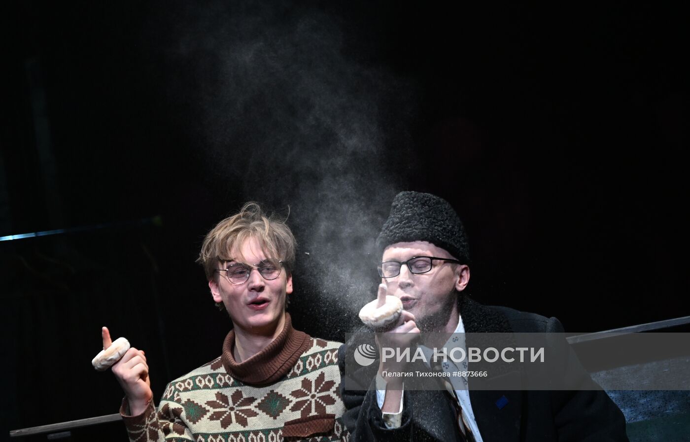 Спектакль "Сто бед" в Театре Вахтангова