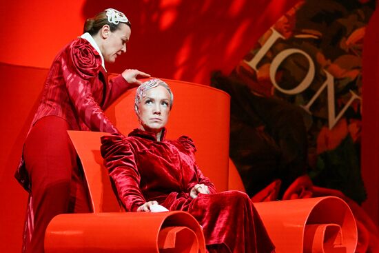 Спектакль "8 разгневанных женщин" в МХТ имени А. П. Чехова 