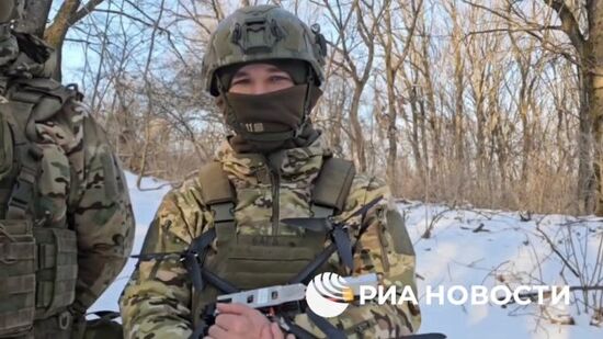 Военнослужащие группировки войск "Запад" поздравили женщин с 8 Марта