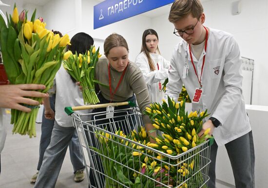 Поздравление женщин-врачей с 8 Марта