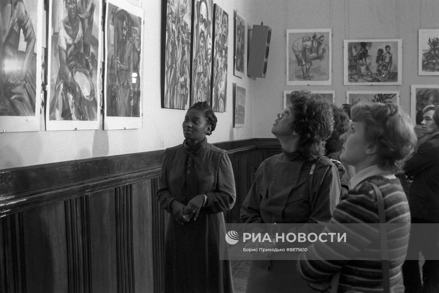 Выставка художника Сергея Минина "Ангола. Земля и люди"