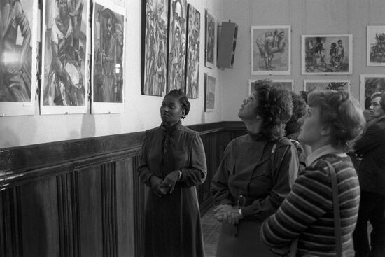 Выставка художника Сергея Минина "Ангола. Земля и люди"