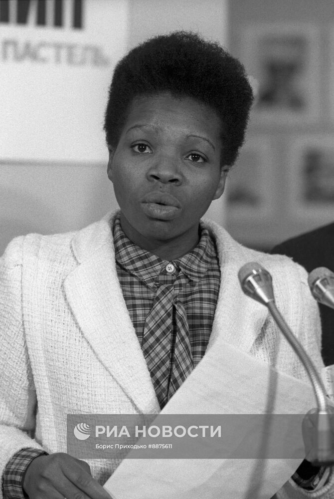 Выставка художника Сергея Минина "Ангола. Земля и люди"