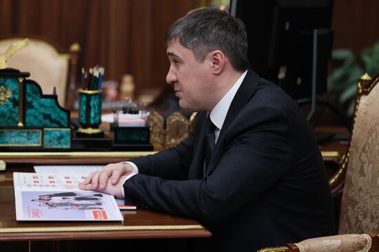 Президент Владимир Путин встретился с губернатором Пермского края Дмитрием Махониным