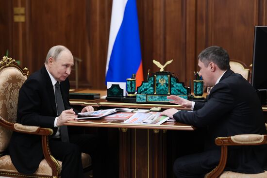 Президент Владимир Путин встретился с губернатором Пермского края Дмитрием Махониным