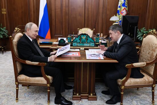 Президент Владимир Путин встретился с губернатором Пермского края Дмитрием Махониным