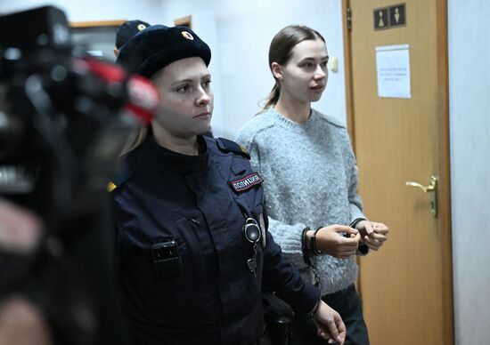 Избрание меры пресечения блогеру Александре Митрошиной