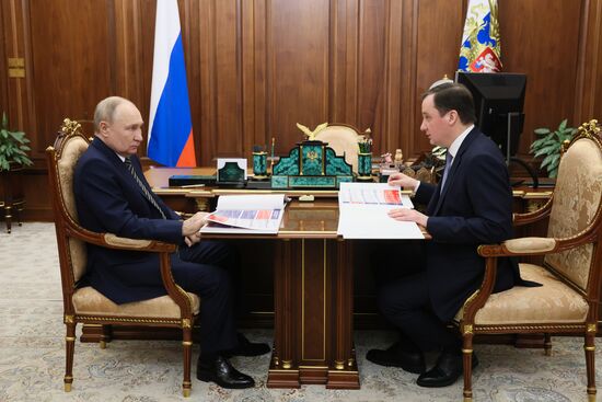 Президент Владимир Путин встретился с губернатором Архангельской области Александром Цыбульским
