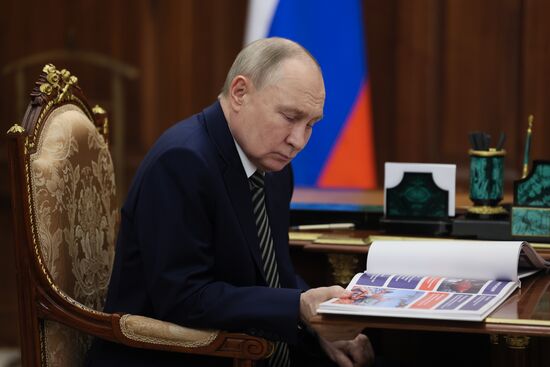 Президент Владимир Путин встретился с губернатором Архангельской области Александром Цыбульским