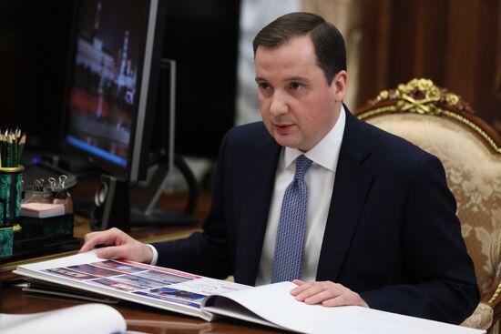 Президент Владимир Путин встретился с губернатором Архангельской области Александром Цыбульским