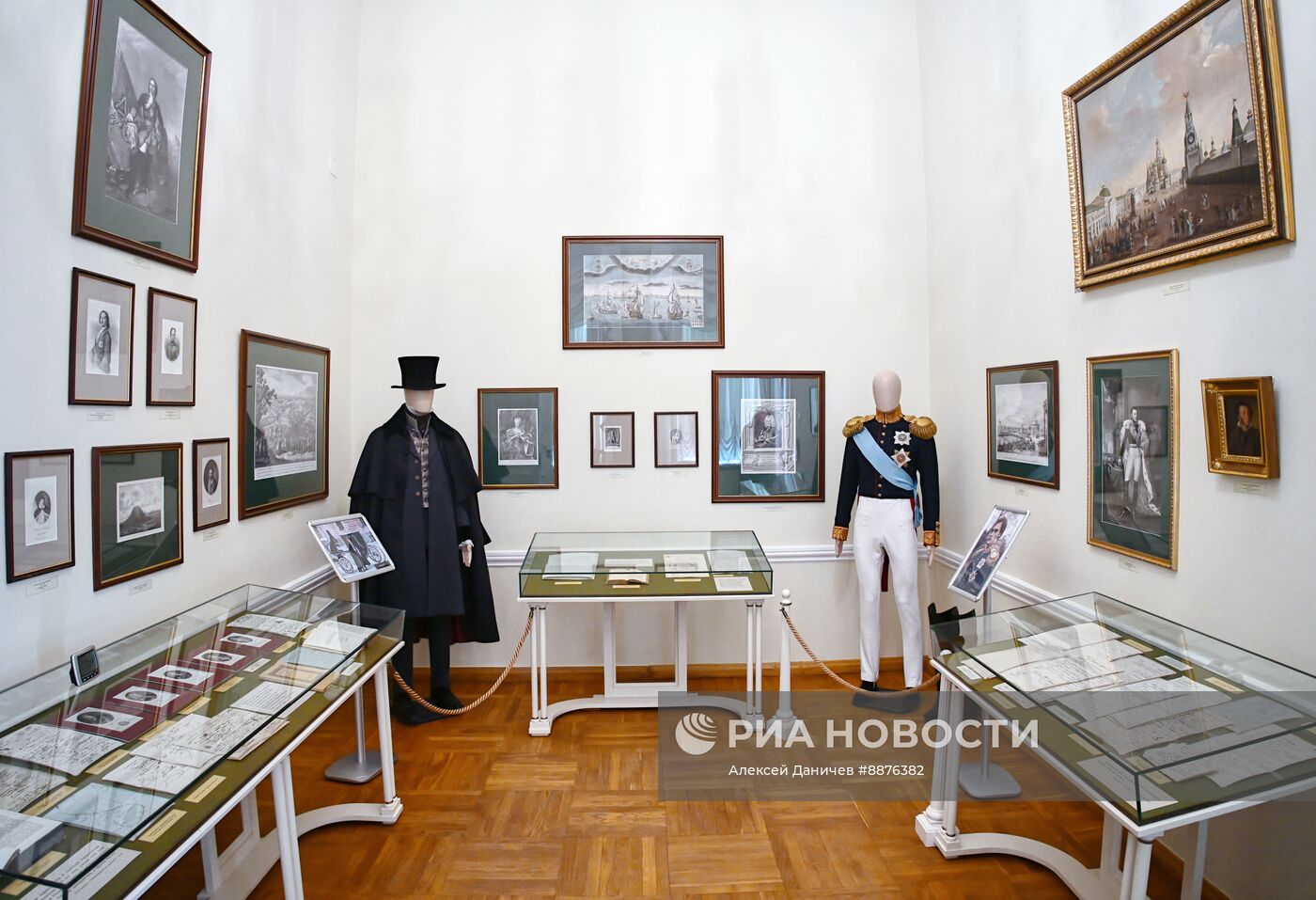 Выставка костюмов из фильма "Пророк. История Александра Пушкина"