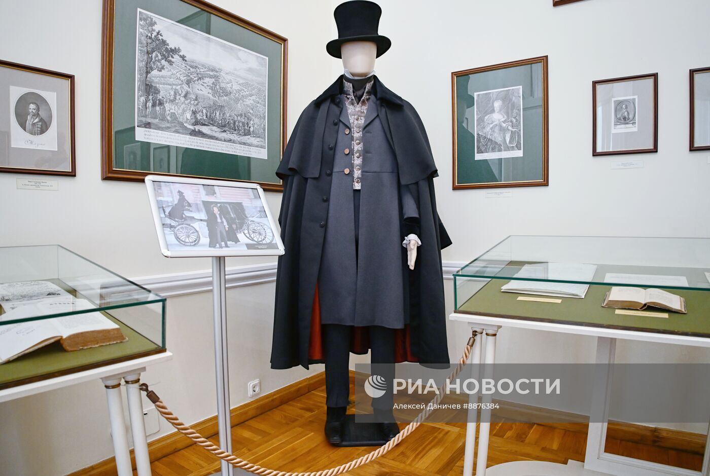 Выставка костюмов из фильма "Пророк. История Александра Пушкина"