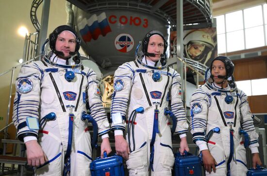Комплексная тренировка экипажа МКС-73