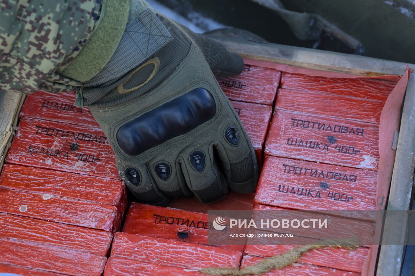Подрыв льда на реке в Новосибирской области