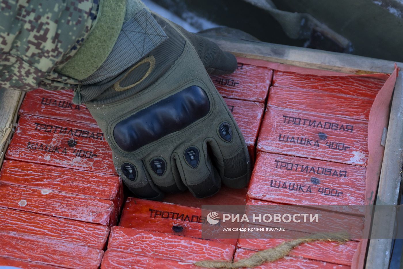 Подрыв льда на реке в Новосибирской области